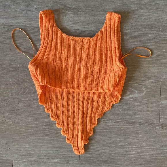 Orange knit top cropped v waistline size small BNWOT - Picture 6 of 6